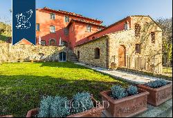 Estate for sale in a classic Tuscan style with a rustic-chic taste