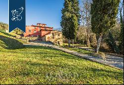 Estate for sale in a classic Tuscan style with a rustic-chic taste