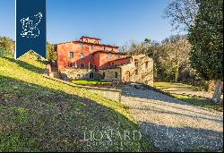 Estate for sale in a classic Tuscan style with a rustic-chic taste