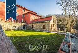 Estate for sale in a classic Tuscan style with a rustic-chic taste