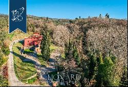 Estate for sale in a classic Tuscan style with a rustic-chic taste