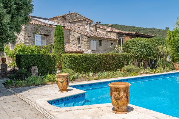 Superb house situated in the village of Uzes.