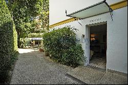 House surrounded by greenery in Gavea