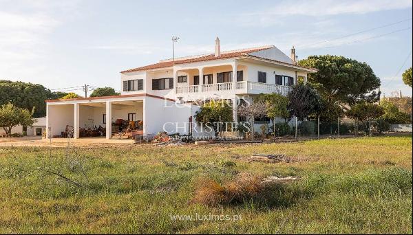 Villa with large plot, for sale, in Almancil, Algarve