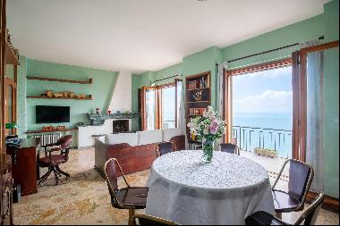 6 bedroom villa overlooking the enchanting Fiascherino and “Eco del mare” bay