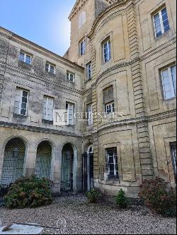 For sale 19th century town house in the heart of Libourne