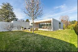 Incredible contemporary house in the heart of Terre-Sainte!
