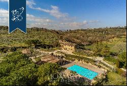 Charming estate with pool and park with olive trees in the province of Assisi