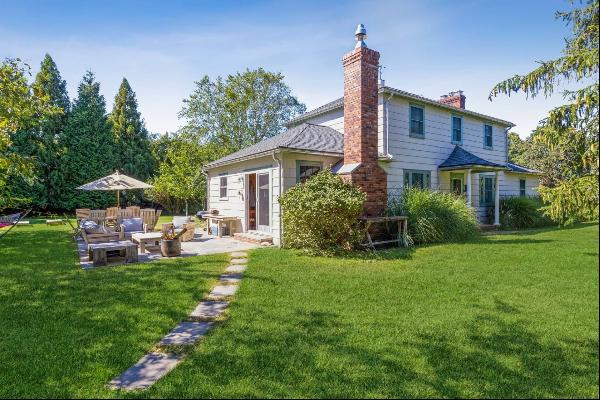 Located near the Montauk Downs Golf course and nestled down a private road, this centrally