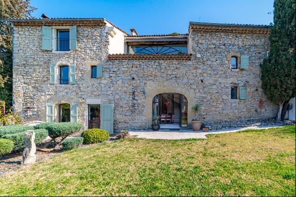 Beautiful farmhouse ideally located between the Provençal city of Uzès and Anduze in the C