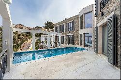 Design villa on the seafront in Valldemossa