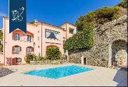Charming, elegant and sophisticated estate with a panoramic pool with salted water and an 
