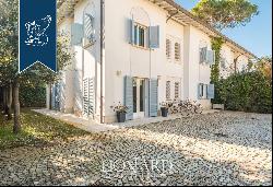 Stunning recently-renovated villa for sale a few minutes from the town centre