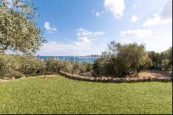 Villa in private estate of almost 4 hectares with sea access