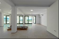 Apartment and commercial space in Herceg Novi