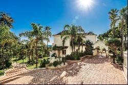 Mediterranean-style palace with guest and staff house in El Para, Estepona 29680