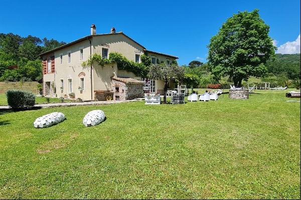 Exclusive luxury Tuscan-style farmhouse recently renovated