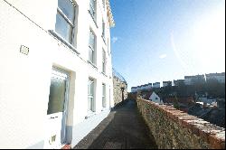 Flat 2 The Highlands, Burnt Lane, St Peter Port, GY1 1HL