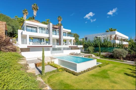 Stunning contemporary villa with golf and sea views in La Alquer, Benahavis 29679