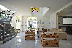 Newly built house in quiet condominium in Barra da Tijuca