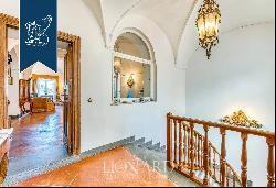 Wonderful estate for sale with a panoramic loggia overlooking Capri's sea