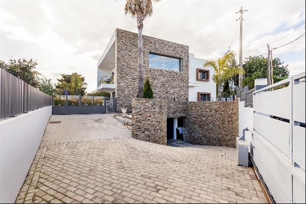 House, 5 bedrooms, for Sale