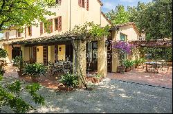 Splendid property in the green hills of Pescia