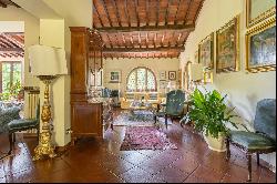 Splendid property in the green hills of Pescia