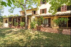 Splendid property in the green hills of Pescia