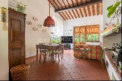 Splendid property in the green hills of Pescia