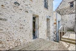 Beautiful property for housing or offices in Montfort-l’Amaury