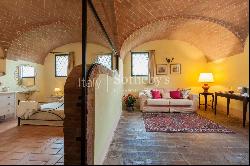 Historic farm in the heart of Crete Senesi