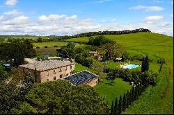 Historic farm in the heart of Crete Senesi