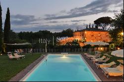 Historic farm in the heart of Crete Senesi