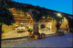 Historic farm in the heart of Crete Senesi