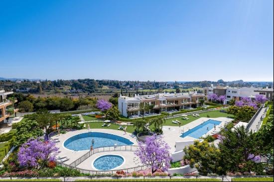 Spacious penthouse with solarium in a modern off-plan complex in, Estepona 29680