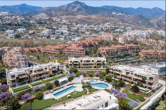 First-floor apartment in a modern off-plan complex in Atalaya, o, Estepona 29680