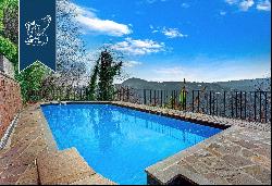 Estate with park and pool for sale on the hills around Como