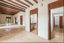 Stately property with swimming pool and stables in Palma