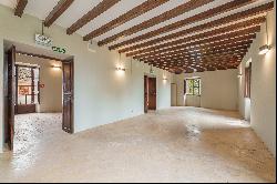 Stately property with swimming pool and stables in Palma