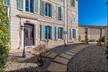 Authentic Bastide in the heart of the village with outbuildings.