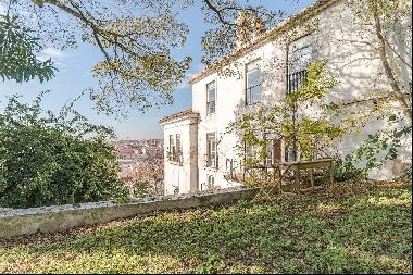 Excellent four bedroom apartment with a garden and river view in Costa do Castelo, Lisbon