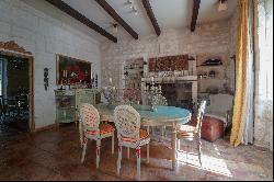 Property with garden in the center of the village of Maussane les Alpilles