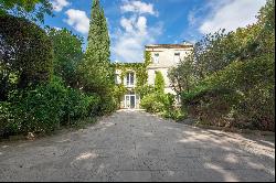 Property with garden in the center of the village of Maussane les Alpilles