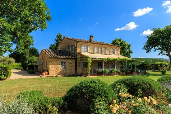 Spectacular estate close to the thermal baths and golf of Saturnia