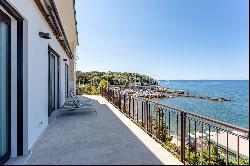 Elegant sea-front Villa in Quercianella