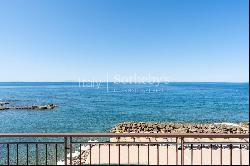 Elegant sea-front Villa in Quercianella