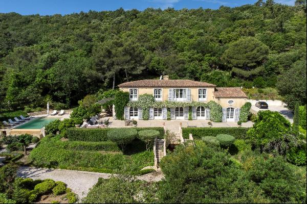 Beautiful Provencal villa for sale in Gassin with views over the St Tropez peninsula