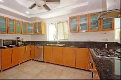 4 BEDROOM DUPLEX HOME NEAR THE BEACH