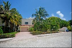 4 BEDROOM DUPLEX HOME NEAR THE BEACH